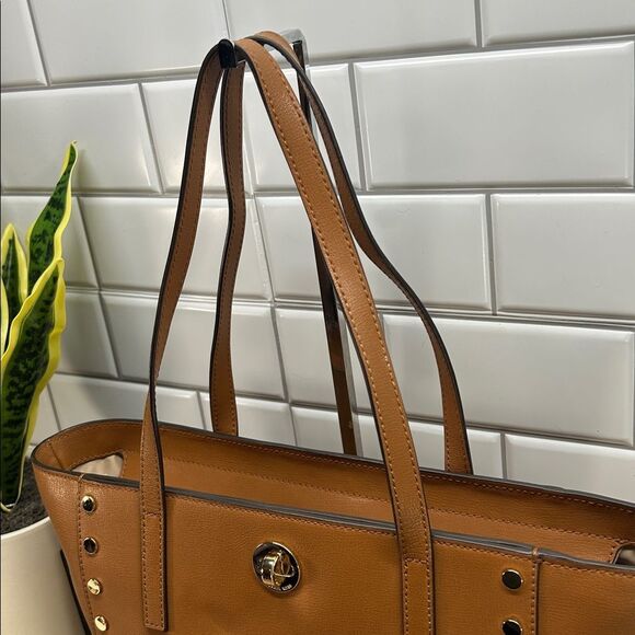 9265 MIchael Kors studded tote bag - Picture 5 of 12